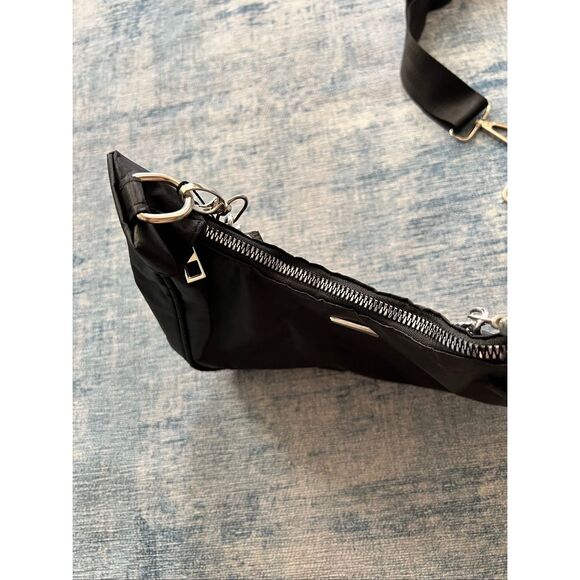 NWT! Boohoo Black Nylon Shoulder Bag w Detachable Crossbody Strap and Pouch - Picture 3 of 6